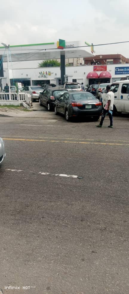 Filling station in for sale at ikoyi,   lube with 6pump, 2 AGO, 3pms, 1kero,  On 3 plot of land,   Price 5B
