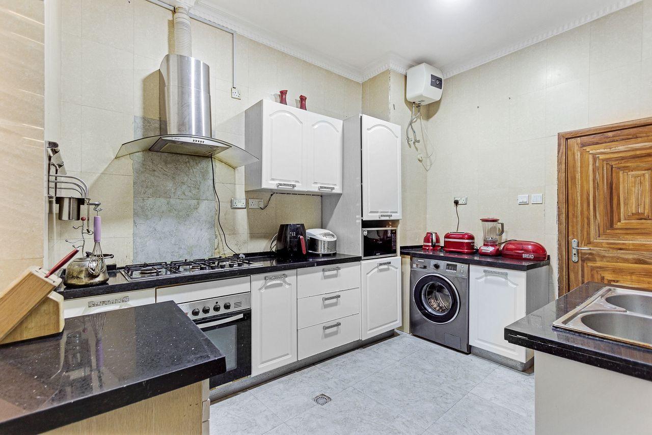 RENT: Fully Furnished 4-Bedrooms All en-suite W/24hrs power, Balcony, Indoor Treadmill & Air hockey