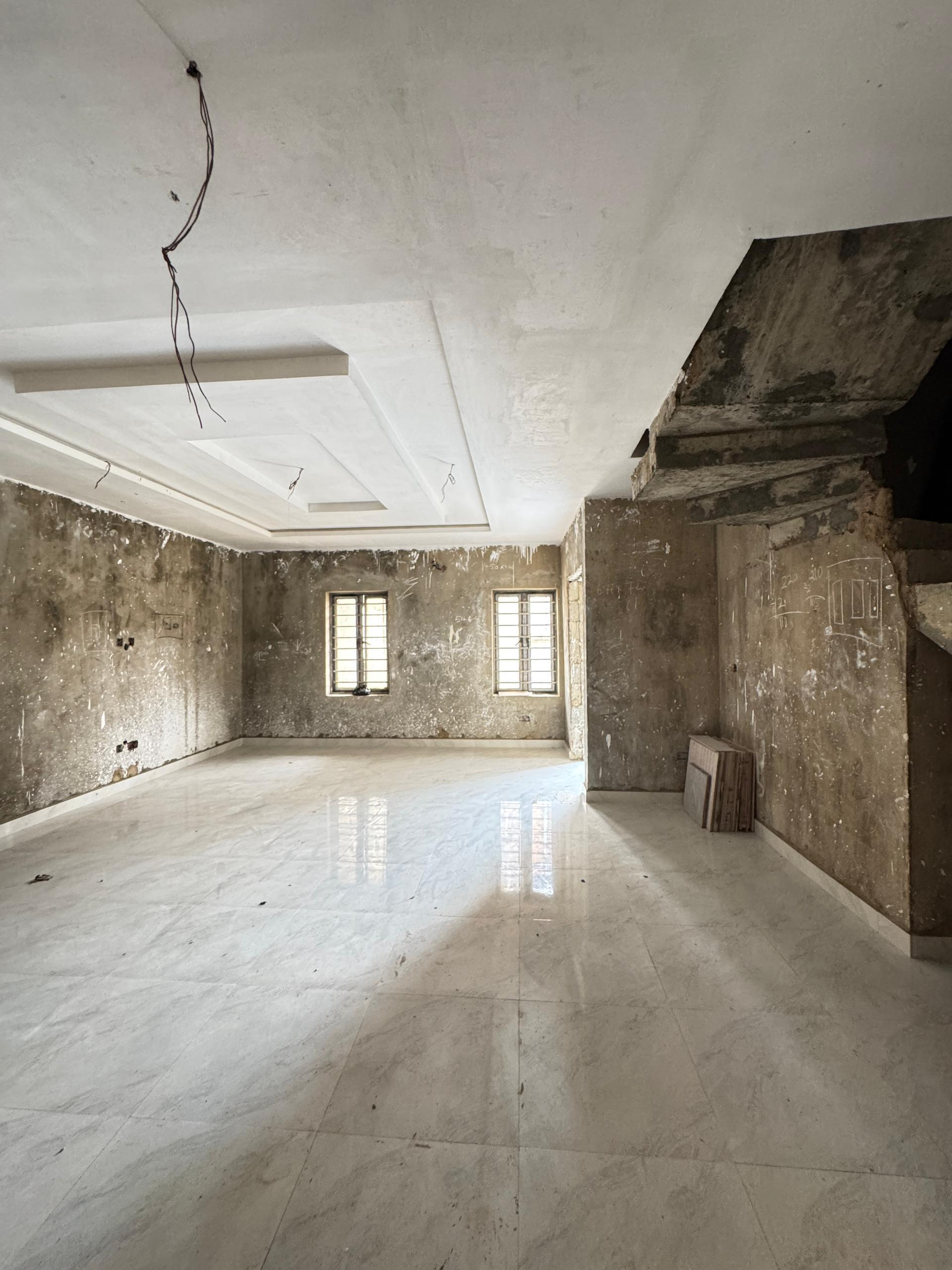 Super Luxurious 2/3Bedrooms & 3 Bed Maisonette with Bq