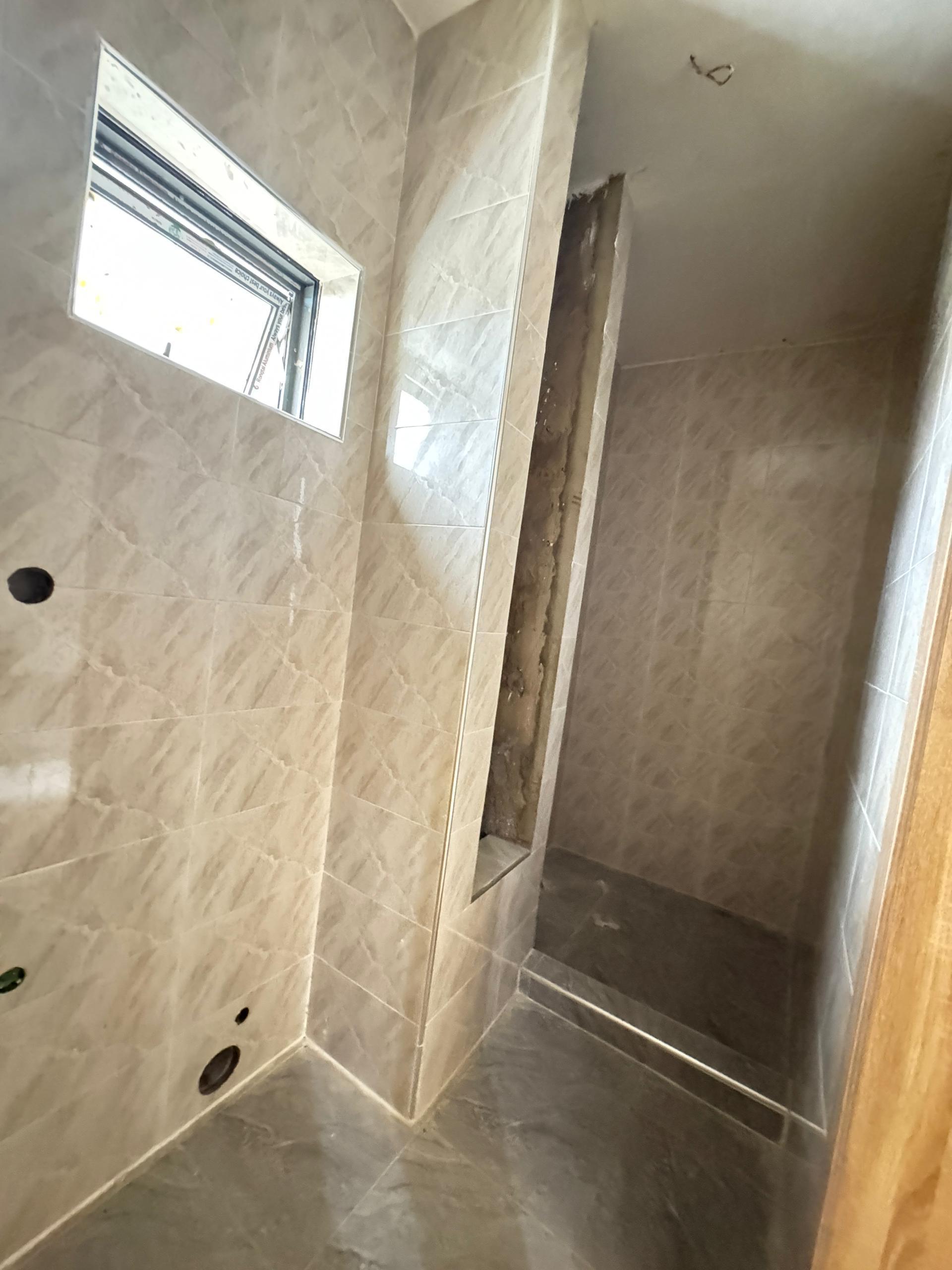 Super Luxurious 2/3Bedrooms & 3 Bed Maisonette with Bq