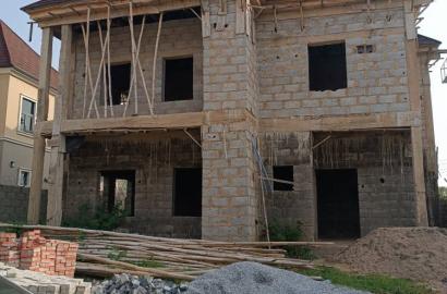 For sale ‼️‼️  4bedroom fully detached duplex carcass in an Estate opposite Dunamis Glory Dome along Airport Road, Lugbe, Abuja. It goes for 75million.