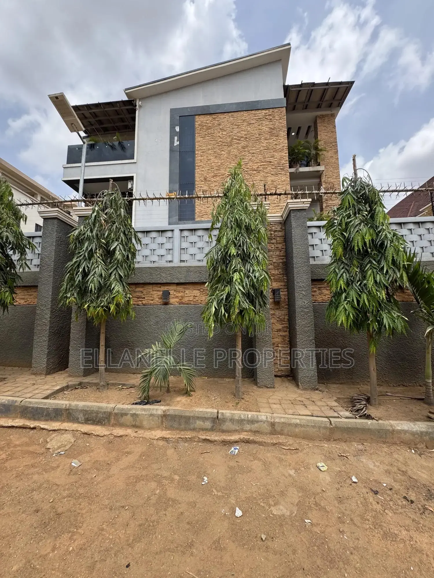 Furnished 3bdrm Townhouse / Terrace in Jahi for rent