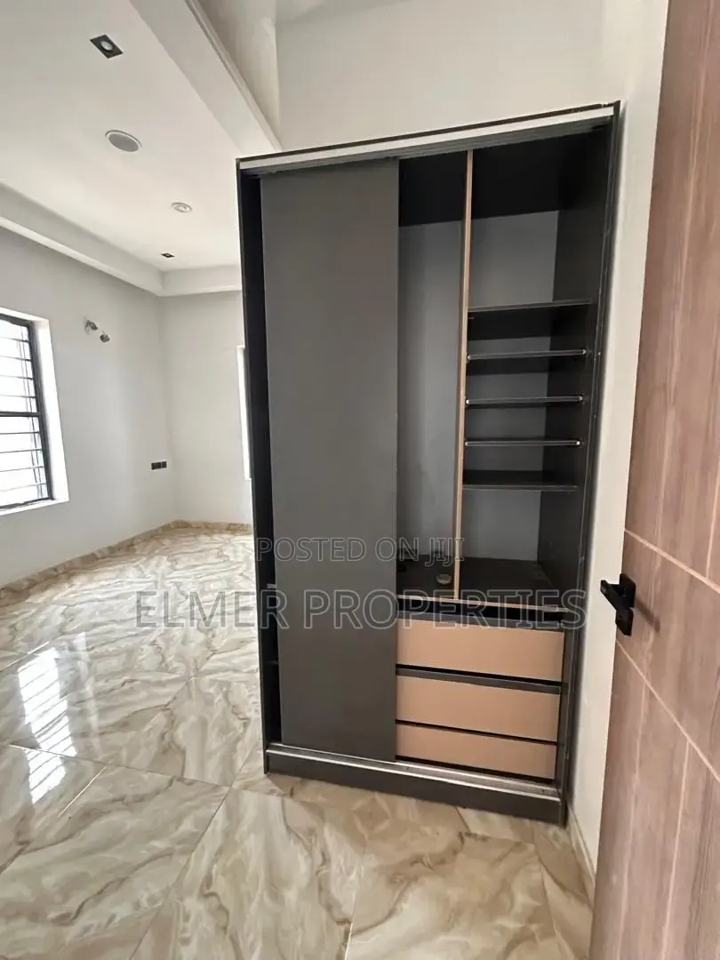 3bdrm Townhouse/Terrace in New Road, Lekki for sale