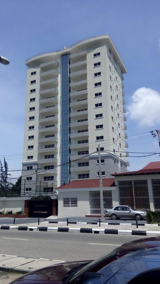 FOR SALE @ OLD IKOYI   15 storey building of 26 units of  3 bedrooms apartment and 2 units of 4 bedrooms duplexes as penthouse, all with inbuilt bq. Fully Tenanted
