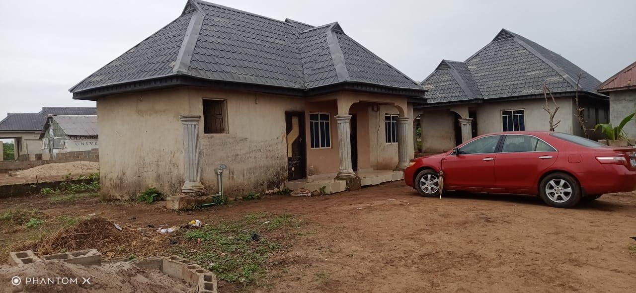 FOR SALE!!! 5 unit of rooms and parlour with A roomselfcon