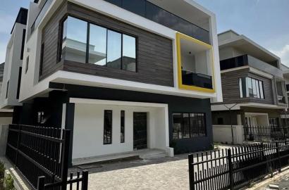 Privately gated 6-bedroom detached home + a room for boys quarters