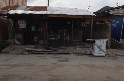 For Sale    Bungalow on half plot of land on major road, good location, residential area.  Location: Along Agboyi road Alapere.