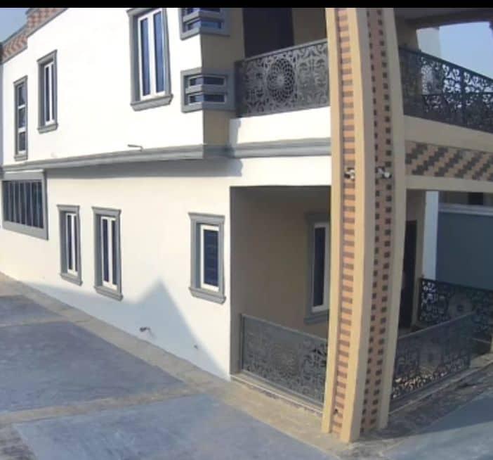 Fully Detached Duplex of 6-BEDROOM (new house) For Sale.   SIZE: 400square meters