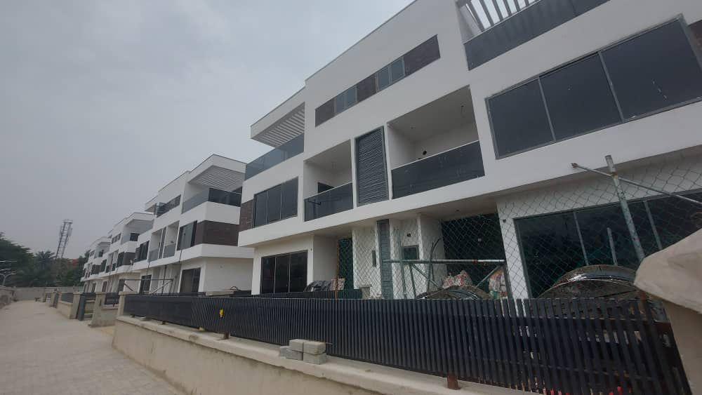 4 BEDROOM SEMI DETACHED HOUSE WITH A ROOM BQ FOR SALE @ BANANA ISLAND.