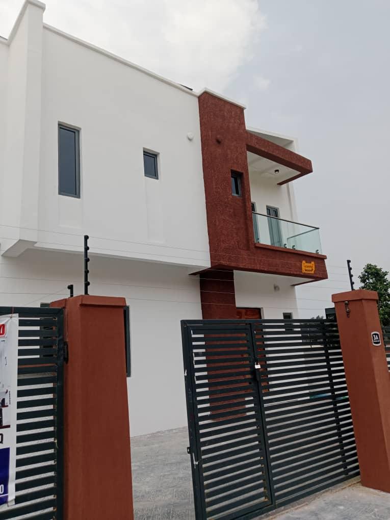 SEMI-DIRECT INSTRUCTION TO SELL, 4 BEDROOM SEMI DETACHED HOUSE IN ABIJO GRA
