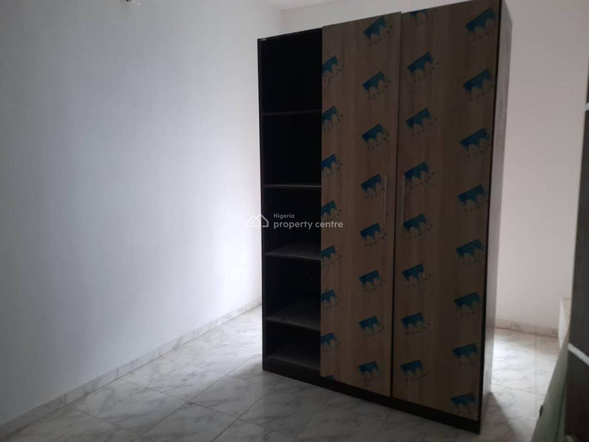 4 Bedrooms Semi-detached With A Room Bq