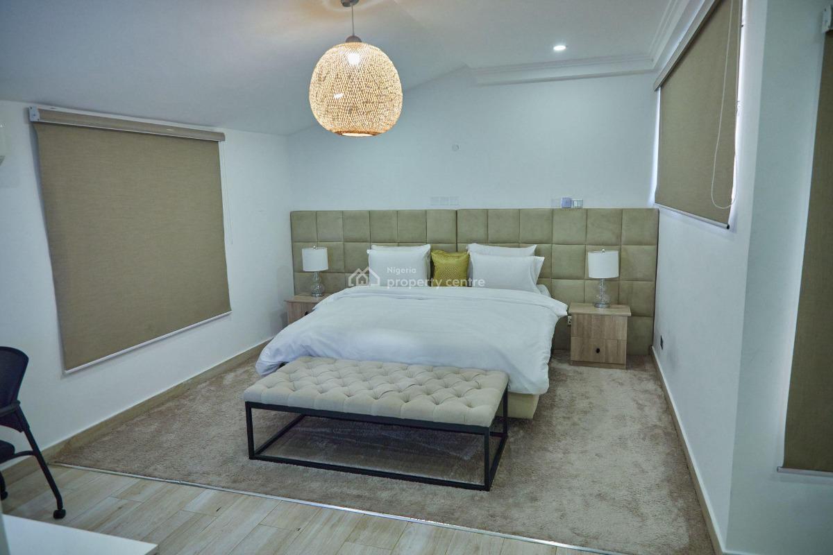 A Well Finished 3 Bedroom Penthouse In A Fully Serviced Estate.