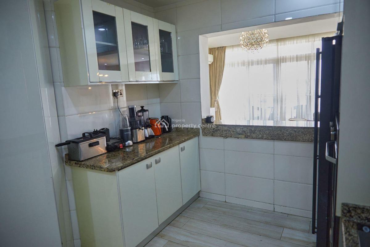 A Well Finished 3 Bedroom Penthouse In A Fully Serviced Estate.