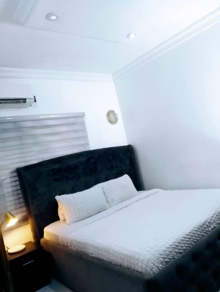 Monthly rent fully furnished & Service 2 bedroom flat in a gated estate Lekki right  Rent 900k monthly