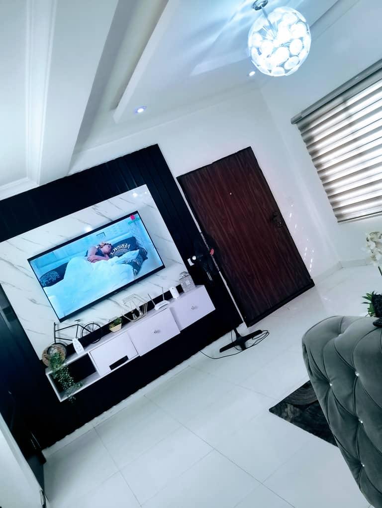 Monthly rent fully furnished & Service 2 bedroom flat in a gated estate Lekki right  Rent 900k monthly