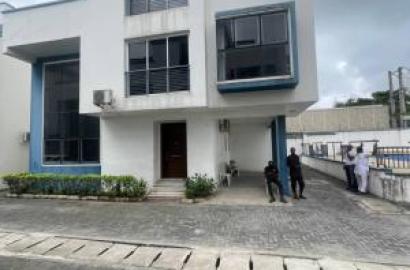 4 Bedroom Fully Detached In Mini Estate