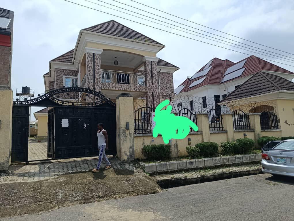 A 5-bedroom fully detached duplex with a 2-bedroom guest chalet, and a gate house on a very spacious premises.