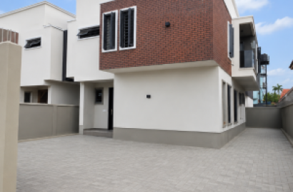 5 Bedroom Detached Duplex
