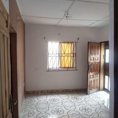 1 bedroom mini flat (room and parlour) for rent