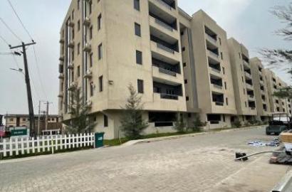 Spacious 2 Bedroom Apartment With Large Parking Space