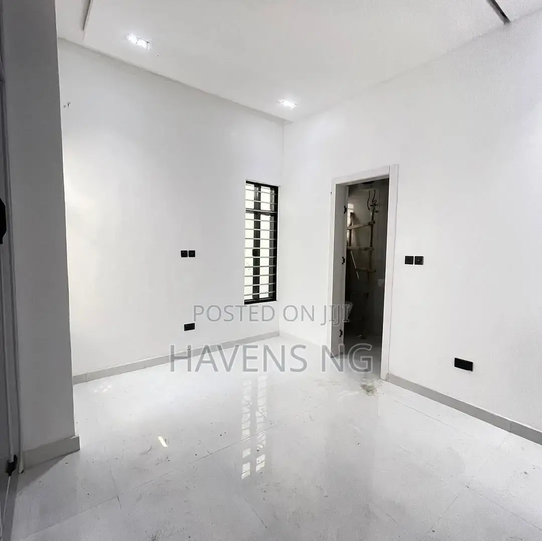 5bdrm Duplex in Lekki Phase 1 for sale