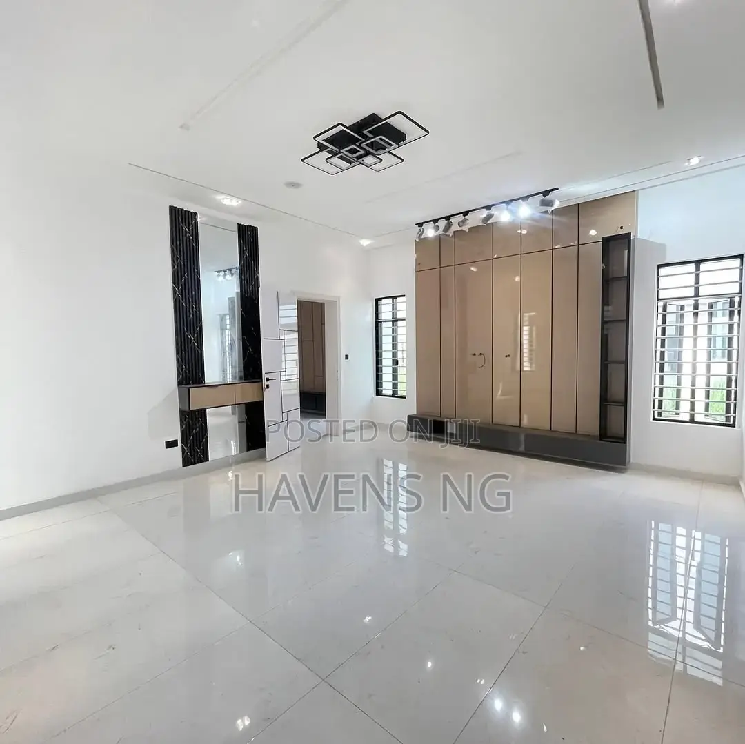 5bdrm Duplex in Lekki Phase 1 for sale