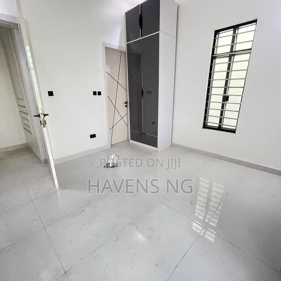 5bdrm Duplex in Lekki Phase 1 for sale