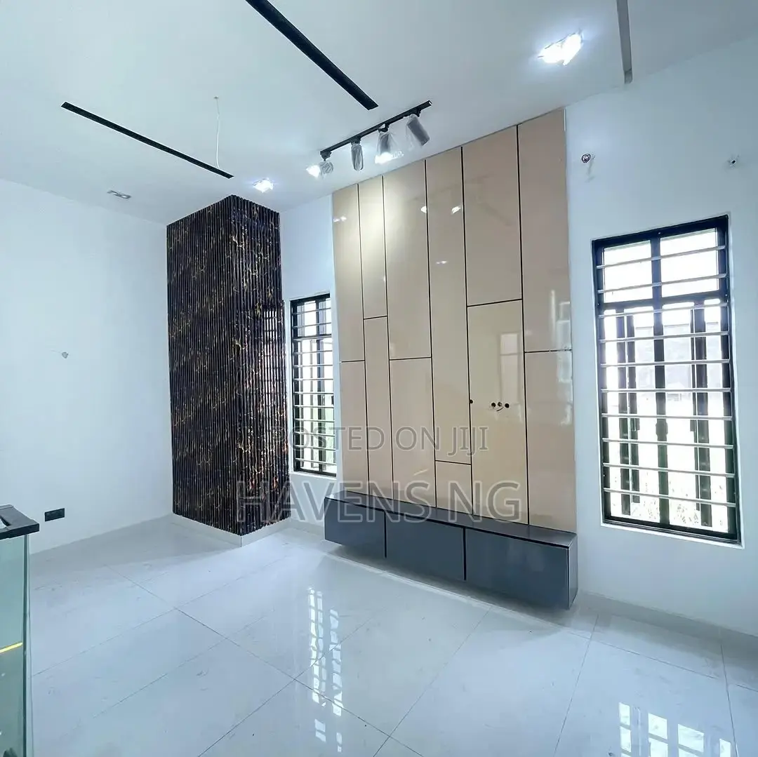 5bdrm Duplex in Lekki Phase 1 for sale