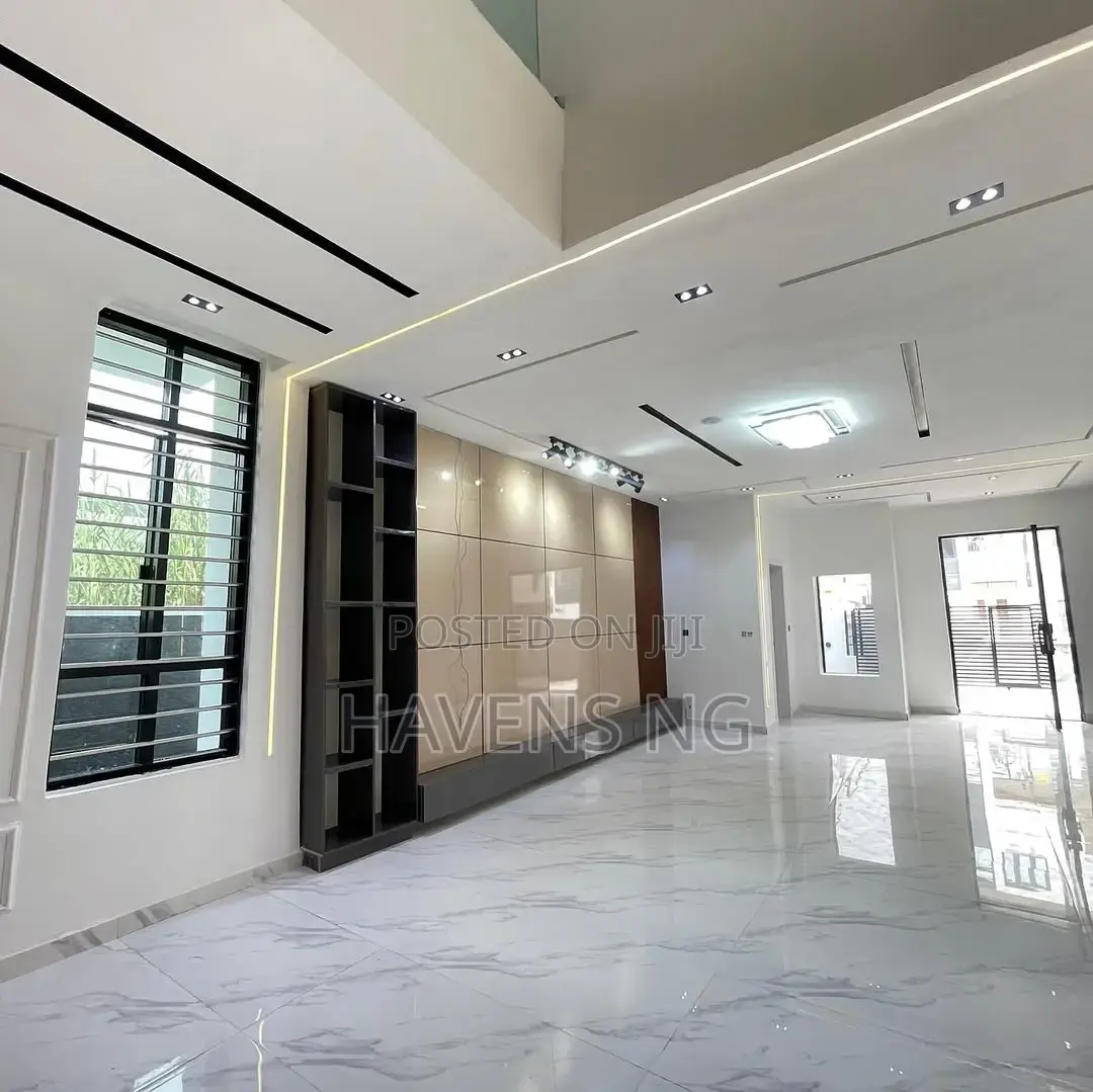 5bdrm Duplex in Lekki Phase 1 for sale
