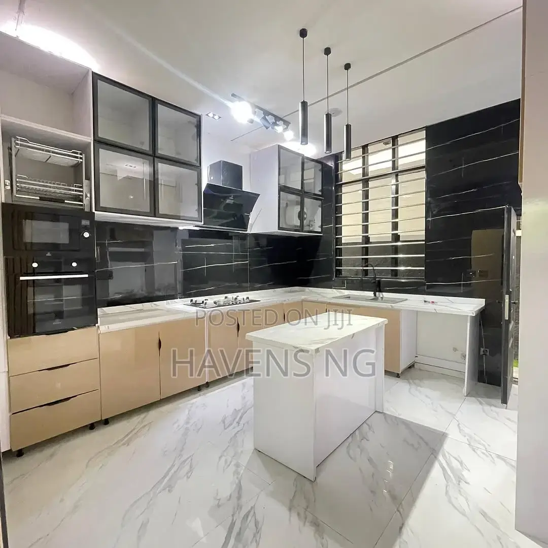 5bdrm Duplex in Lekki Phase 1 for sale