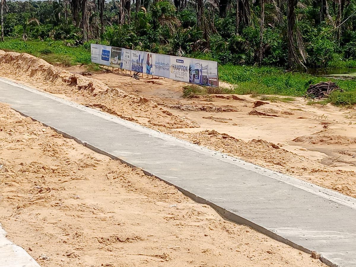 565 Square Meters Land