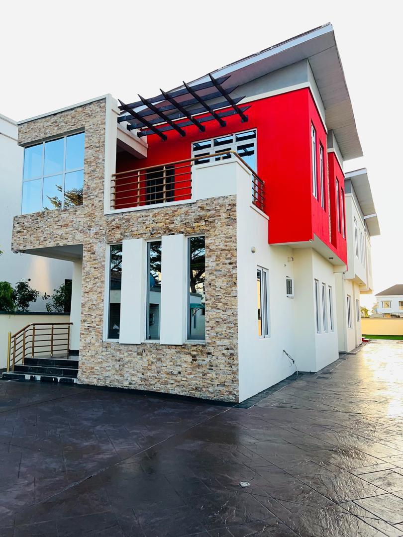 Distress Sale: Newly Built 5Bedroom Fully Detached Duplex With Swimming Pool And A Room BQ Sitting On 528.036sqms Land Size
