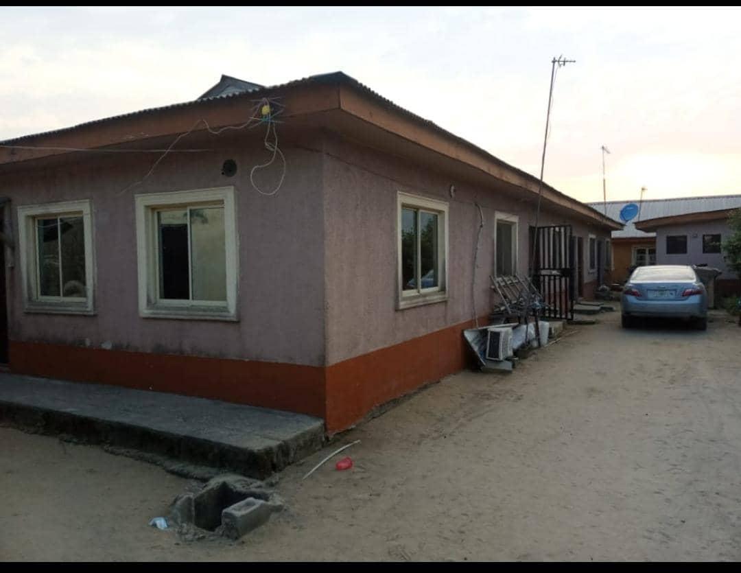 5 units of Aroom and parlor self containe, and 2 units aroom self containe on 1plot of land