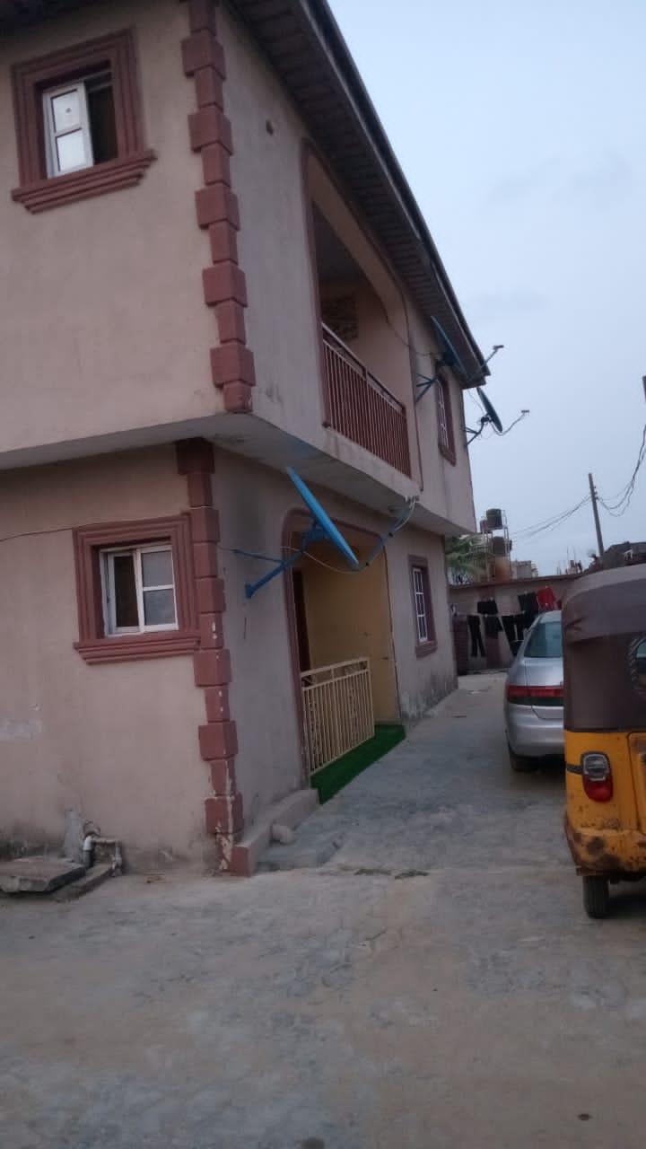 4 units of 2 bedrooms flat
