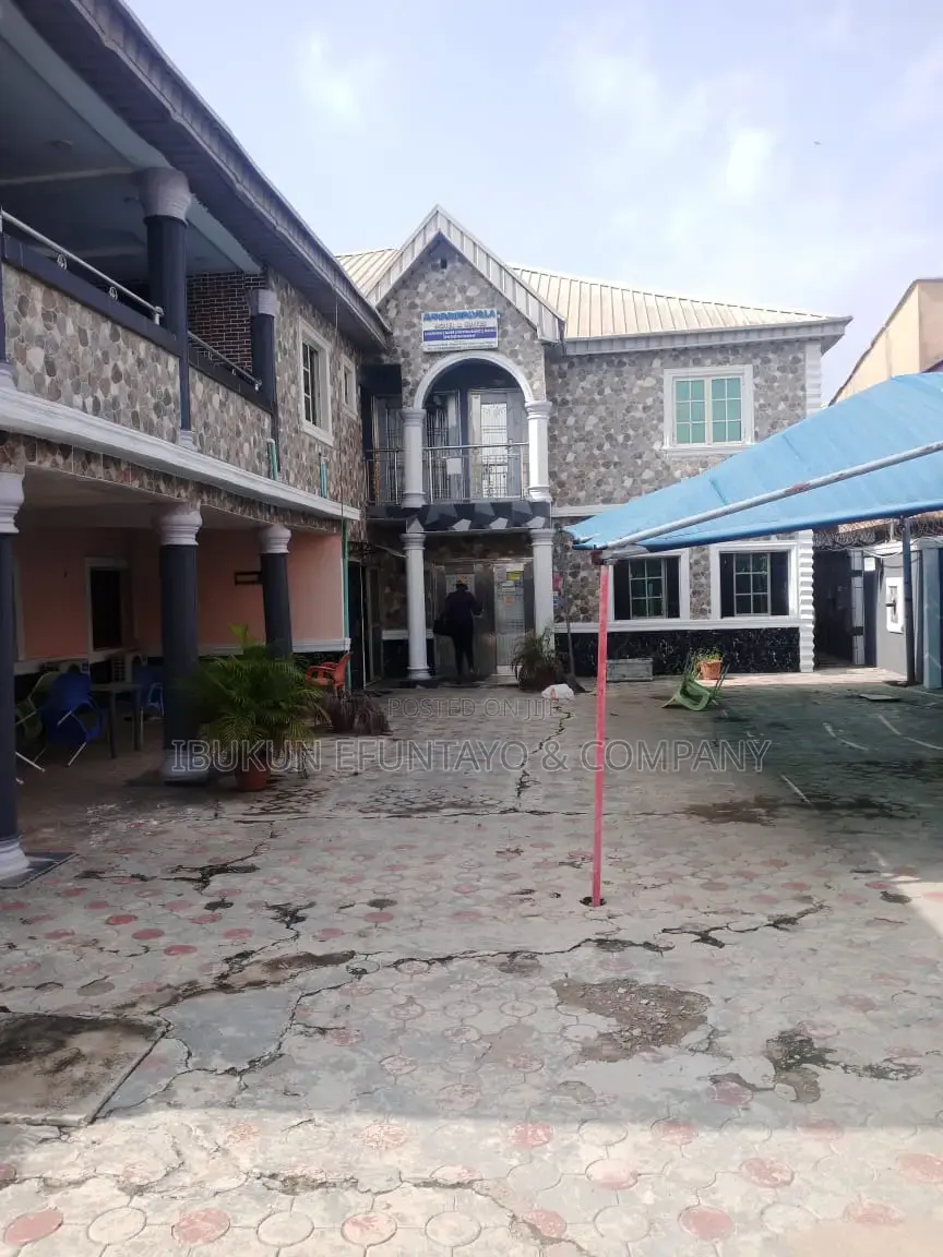 Hotel With Furnished 12 Rooms en Suite for Lease