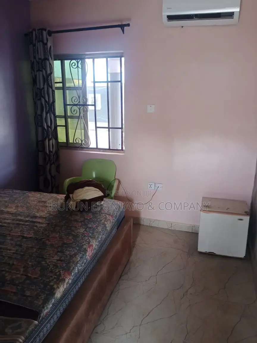 Hotel With Furnished 12 Rooms en Suite for Lease