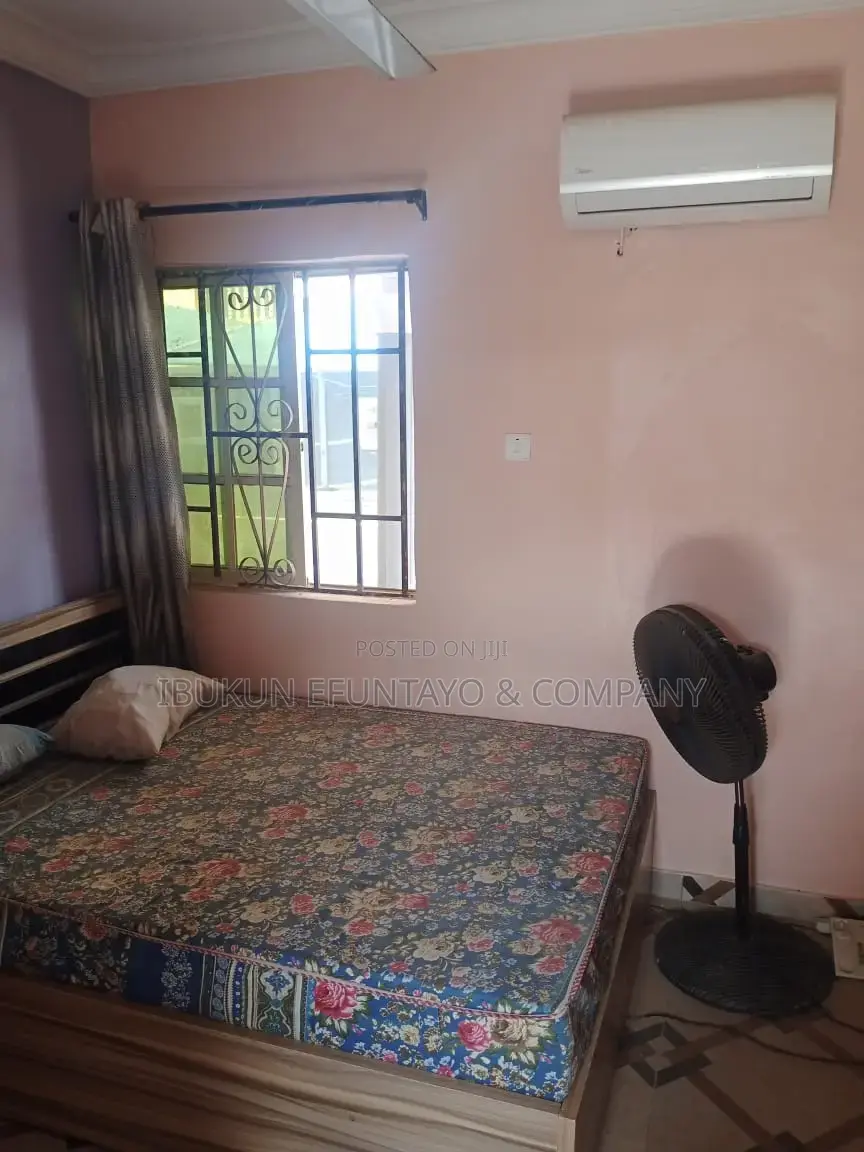 Hotel With Furnished 12 Rooms en Suite for Lease