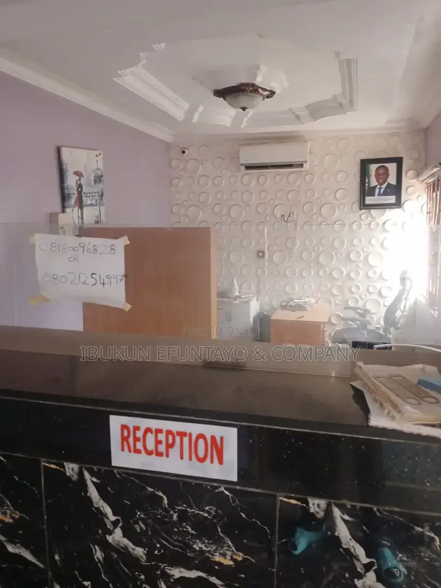 Hotel With Furnished 12 Rooms en Suite for Lease