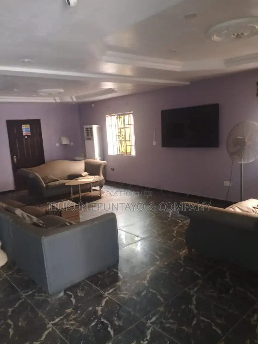 Hotel With Furnished 12 Rooms en Suite for Lease