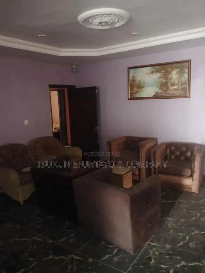 Hotel With Furnished 12 Rooms en Suite for Lease