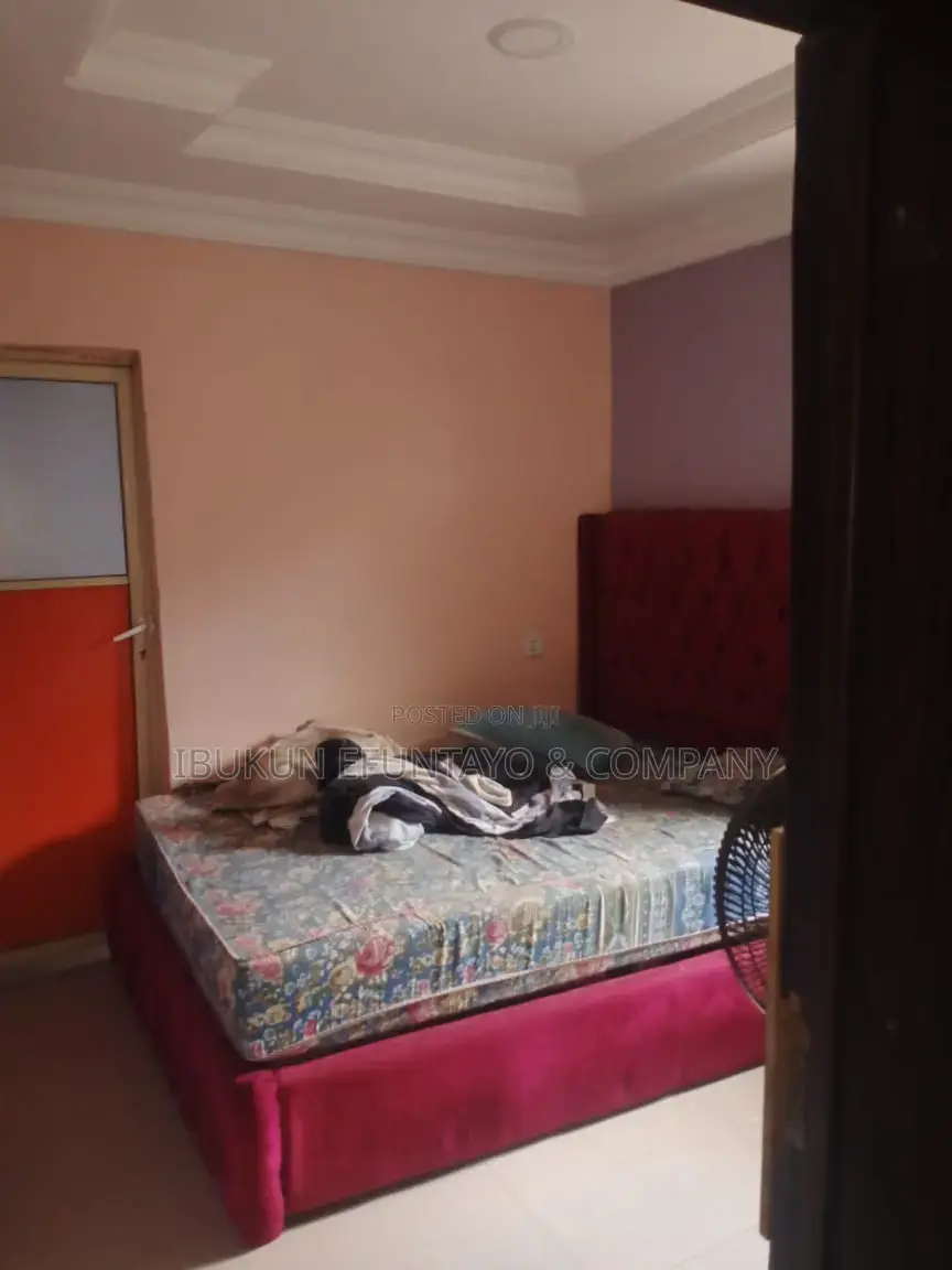 Hotel With Furnished 12 Rooms en Suite for Lease