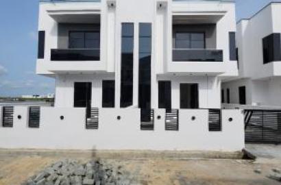 4 bedroom semi-detached duplex for sale