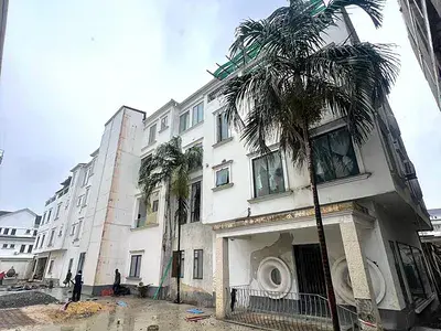 Flat / apartment for sale  Furnished 3-Bedroom Waterfront Apartment with BQ, Pool, Gym, Elevator Banana Island, Ikoyi, Lagos