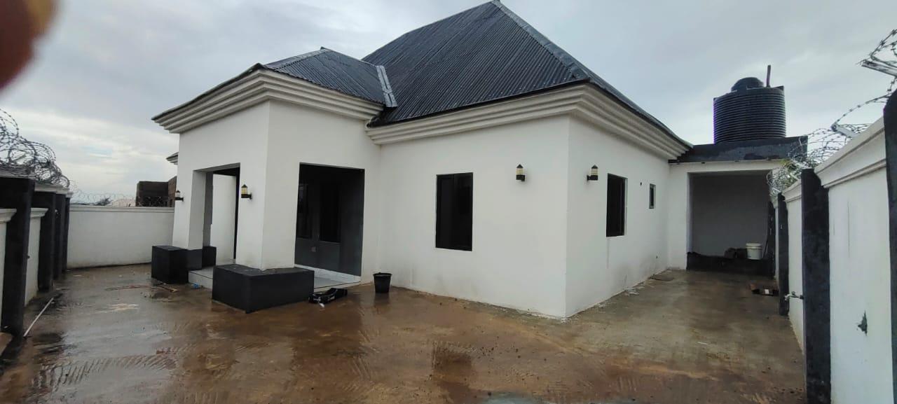 Three bedroom bungalow  BARANGONI BWARI  50m net price Inspection few 15k