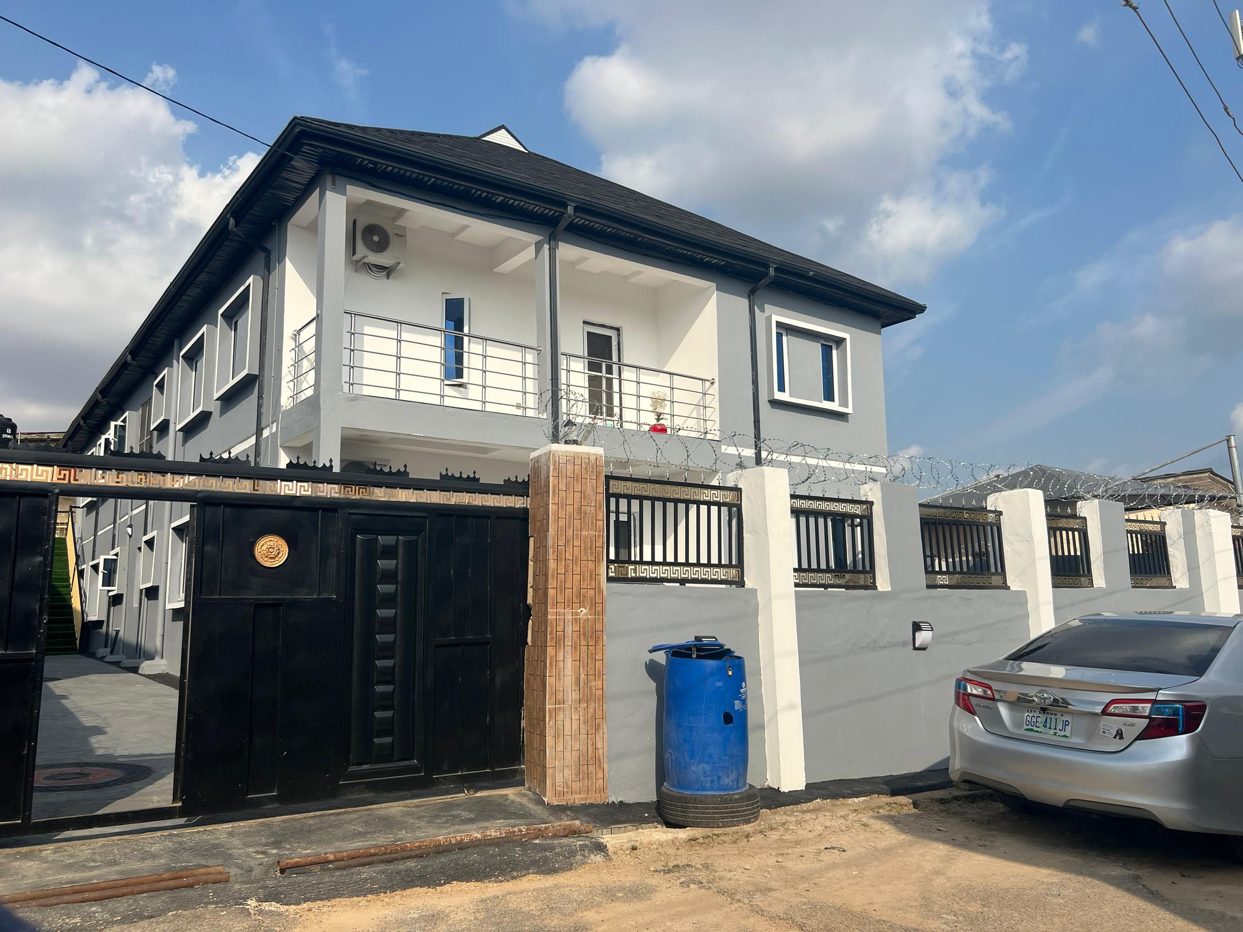 FOR SALE: A nice 3 bedroom duplex with 2 Units of 2 bedrooms all ensuited  LOCATION: Near Mayfair school Elewura challenge ibadan