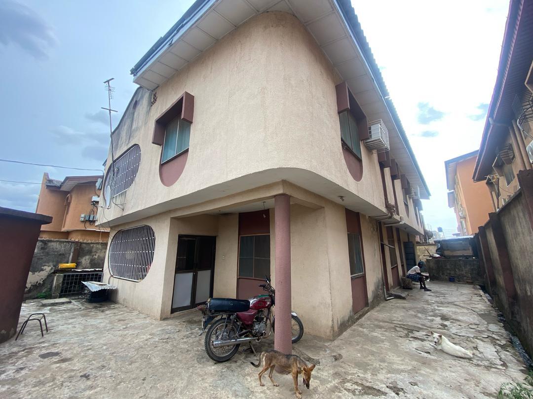 FRESH & HOT SALE.  A well maintained 7 bedroom Detached house with a security house on a land of About 460 SQM in a serene, Secure & Gated Community