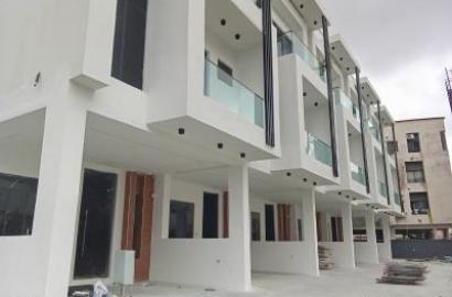 Luxury 4 Bedroom Terrace Maissionate With Swim Pool, Green Area