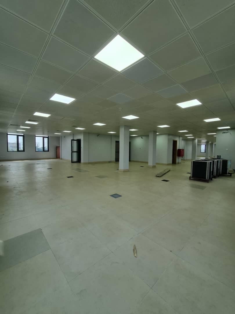 Luxurious open plan office space with lettable space of 512sqm on 2nd floor in a modern 5 storey office complex.