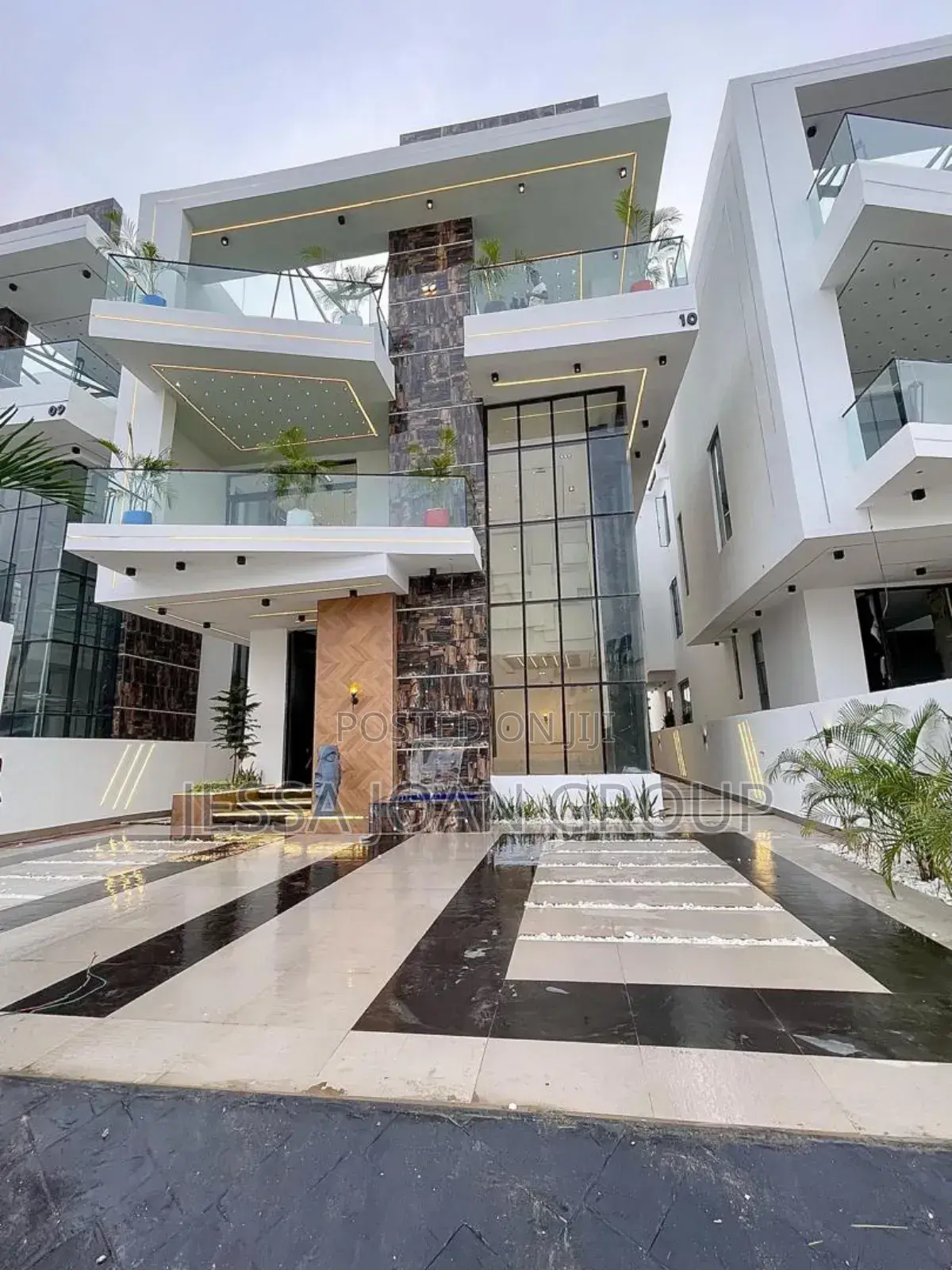 Furnished 5bdrm Mansion in Chevron for sale