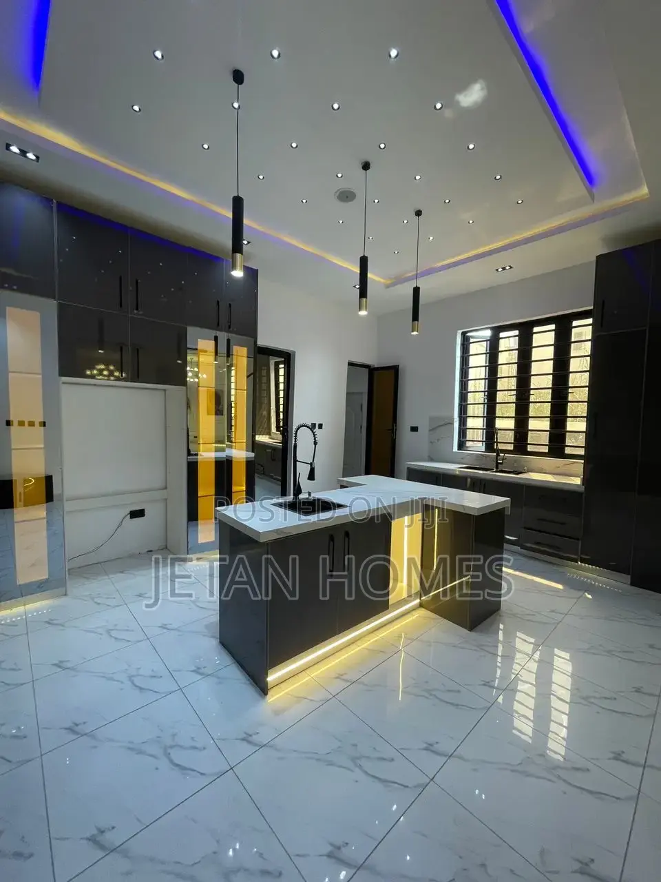 5bdrm Duplex in Lekki for sale